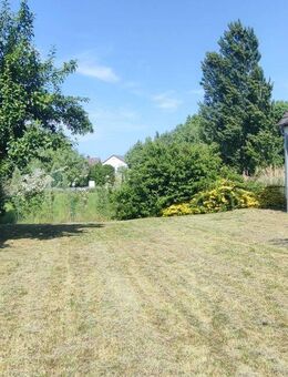 Eckental - Brand, charmates, wenngleich sanierungsbedürftiges EFH mit zwei Garage, Geräte- sowie Gartenhaus auf schönem, großen Grund - Eckental