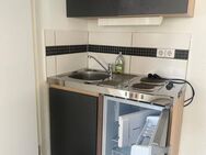 1- Raumwohnung mit grauen Laminat und niedlicher EBK / App. 12 - Erfurt