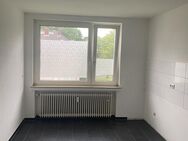 Wir renovieren für Sie! gut geschnittene 2 Zimmerwohnung mit Wannenbad und grossem Balkon - Mönchengladbach