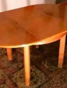 Schöner, guter Tisch mit 2 Stühlen - Ehrenkirchen
