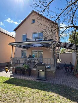 :: Gepflegtes Einfamilienhaus mit kleinem Obstgarten, Wellnessbereich & Bauplatzreserve (H 548) :: - Lampertheim