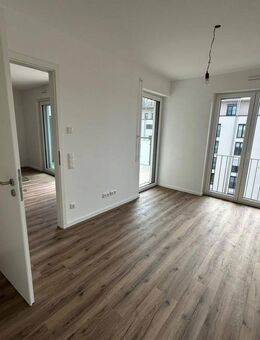 Erstbezug mit Fernblick - Ruhige, helle 2-Zimmer-Wohnung mit großem SW-Balkon und TG - Trostberg