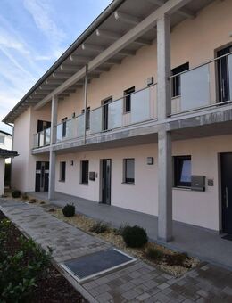 Zentrumsnahe 2-Zimmer Wohnung mit Terrasse - mit Tiefgarage, Außenstellplatz, Einbauküche und Keller - Eggenfelden