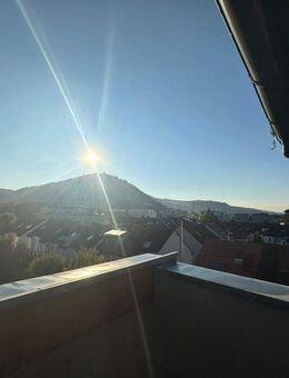 Erstbezug nach Sanierung: Traumhafte 3-Zimmer-Dachgeschosswohnung mit Balkon und Fernblick - Heppenheim (Bergstraße)
