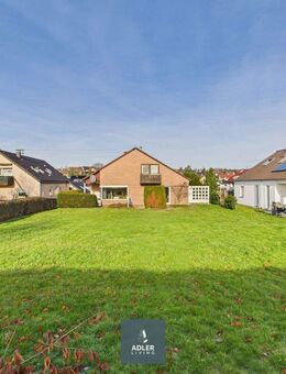 FELDRANDLAGE - Familientraum mit Gartengrundstück und 2 Garagen in Friolzheim - Friolzheim