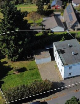 Sanierungsbedürftiges Einfamilienhaus mit Baugrundstück und Doppelgarage in Hürtgenwald-Bergstein - Hürtgenwald