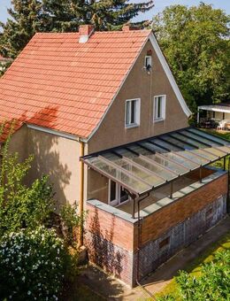 Keller, zwei Küchen, Balkon, Kaminzug u.v.m.: Sanierungsbedürftiges Ein-/Zweifamilienhaus in Spandau - Berlin