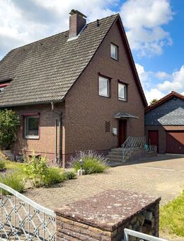 Solides Ein-/Zweifamilienhaus mit Ausbaureserve in ruhiger Sackgassenlage - Neversdorf