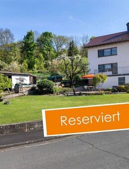 Ein- bis Zweifamilienhaus in Bestzustand: Geräumiges Wohnhaus mit Garage, Garten, Terrasse und gemütlicher Kellerbar - Ringgau