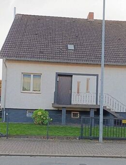 Gepflegtes 8-Zi-Zweifamilienhaus mit Garten, 3 Stellplätzen und großem Keller in Altwarmbüchen - Isernhagen