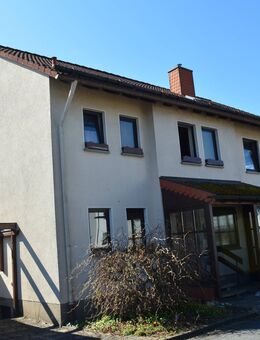 Mehrfamilienhaus in ruhiger Anliegerstraße - Neustadt (Coburg)