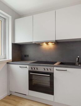 Wunderschön sanierte 1-Zimmer Wohnung mit Einbauküche in Marienfelde! - Berlin