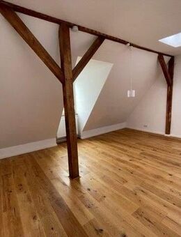 Helle 4-Zimmer-Dachgeschosswohnung - Lüneburg