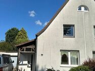 Doppelhaushälfte mit schönem Grundstück - vermietet - - Kiel