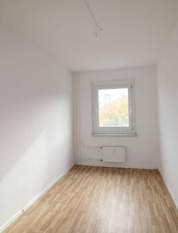 Helle 3-Zimmer-Wohnung in Leipzig / Lausen-Grünau, zentrale Lage, Hausmeisterservice u.v.m. - Leipzig