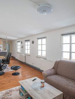 Zentrale 2,5-Zimmer-Wohnung mit Dachterrasse I Direkt am Hugenottenplatz - Erlangen