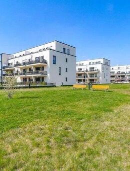 Exklusives Gartenparadies: Lichtdurchflutete Erdgeschosswohnung mit zwei Terrassen und Markenküche - Wiesbaden