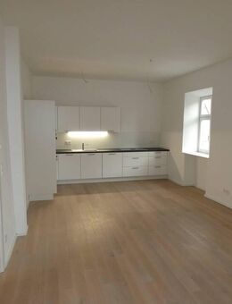 Moderne 3,5-Zimmer-Wohnung mit EBK in kernsaniertem Altbau - Dinkelsbühl