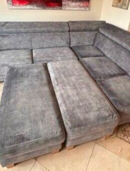 Großes Sofa Couch mit Hocker Wohnlandschaft Microfaser grau top Zustand - Mainz