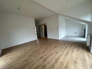 ! DG Wohnung mit großem Balkon ! - Berlin
