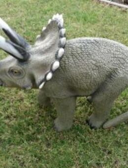 Triceratops Saurier Dekofigur Haus und Garten - Hergisdorf