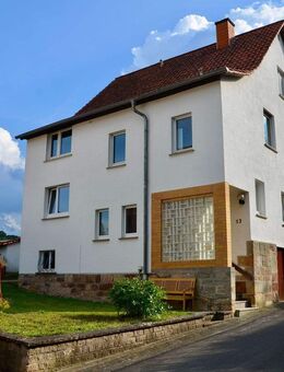 Charmante Doppelhaushälfte mit 4 Zimmern, Küche und kleinem Garten! - Spangenberg