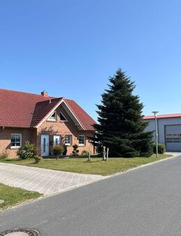 Wohnhaus mit Gewerbehalle - Esens
