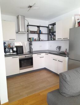 sehr helle, neuwertige 2-Zimmer-Wohnung mit Süd-Loggia in Lappersdorf - Lappersdorf