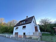 Freistehendes Einfamilienhaus mit Garten und Ausbaupotenzial in Ahorn - Finkenau - Ahorn (Bayern)