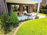 Innovativ und komfortabel in Citylage - große Neubauwohnung mit überdachter Terrasse & Garten - Warendorf