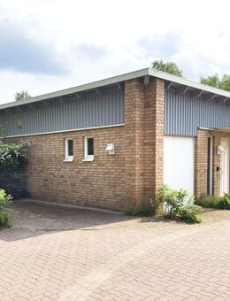 Winkelbungalow mit Atriumgarten in ruhiger Anliegerstraße - Pinneberg