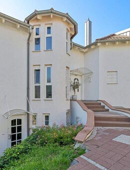 Großzügiges Wohnen & Arbeiten mit Stil - vielseitige Villa in Feldrandlage - Eppingen