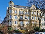 Rarität: Exklusive Altbauwohnung mit eigener Garage und direktem Aufzug zur Wohnung - Hamburg