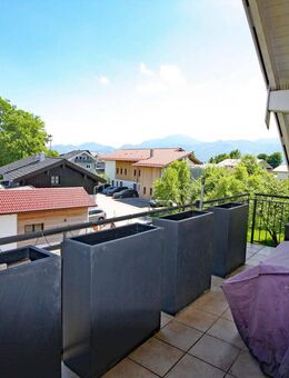 Moderne und ansprechende Dachgeschosswohnung fußläufig zum Chiemseestrand - Übersee