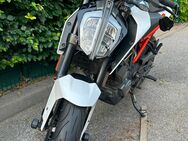 KTM Duke 125 white - Hamburg