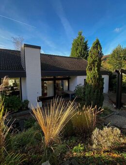 Leben wie im Urlaub: Einfamilienhaus mit Pool und Sauna in Arnsberger Spitzenlage - Arnsberg