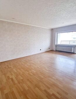 DIETZ: Provisionsfreie 4 Zi. ETW im 5. OG mit Aufzug, Loggia, Keller, eigener Garage! SOFORT FREI! - Rodgau