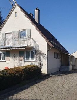 Älteres Einfamilienhaus mit Anbau und Garage auf großzügigem Grundstück ( 933 m² ) - Pürgen