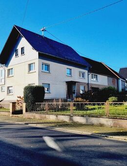 Gemeinde Härtlingen: Einfamilienhaus (Bauernhaus) mit Scheune und Garagen - Härtlingen