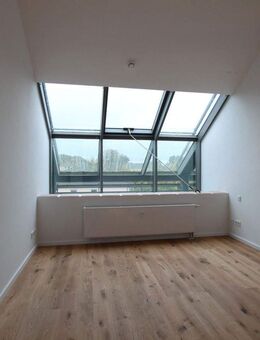 Ruhe und Licht, 7 m Deckenhöhe, frisch saniert - Dachgeschoss-Maisonette in Schöneiche - Schöneiche (Berlin)
