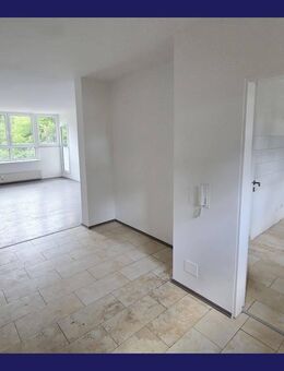 Familien-Wohnung mit Balkonblick ins Grüne, 4 Zimmer + renoviert + modernes Bad + Gäste-WC, Aufzug - Gladbeck