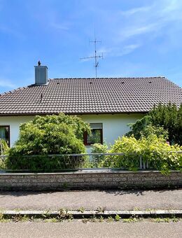 Familiendomizil: Bungalow mit Souterrainflächen - Rednitzhembach