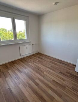 Schnell sein! Helle 2-Zimmer-Wohnung mit Balkon! - Aschersleben