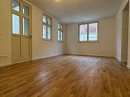 Erstbezug im historischen Ambiente: Stilvolle 4-Raum-Wohnung mit Balkon, 2 Bädern und Einbauküche - Halle (Saale)