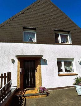 RUHE, NATUR UND WEITBLICK FAMILIENHAUS MIT GARAGE, TERRASSEN UND WEITERE LAND- UND GRÜNFLÄCHE - Wuppertal