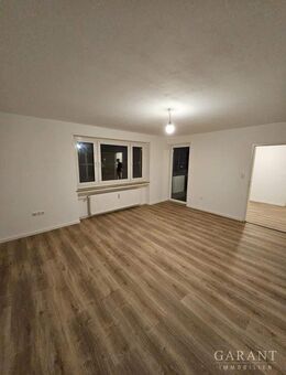 Exklusiv Wohnen in Königsbrunn - Komplett renovierte 4 1/2 Zimmer-Wohnung in Toplage - Königsbrunn