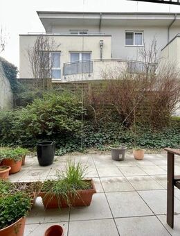 Große 2 Zi.- Gartengeschoss-Wohnung mit großer Terrasse und Privatgarten, citynah und ruhig gelegen - Mainz