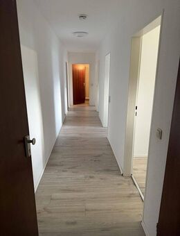 **Ohne Provision**Freie Wohnung im Erdgeschoss, 4 Zimmer, Garage, Keller und, und... und - Dieburg