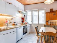AIGNER - 3-Zimmer-Altbauwohnung mit Balkon nahe der Münchner Freiheit - München