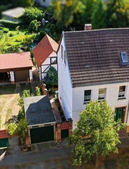 Quedlinburg: Wohnen für 2 Generationen+ 1.054 m² Garten+ Ferienhaus & 4 Garagen - Quedlinburg